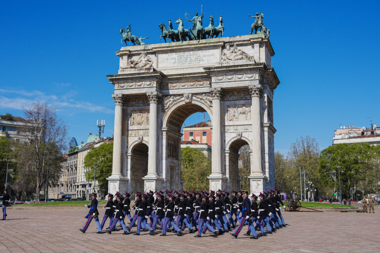 milan violences sexuelles sur des eleves de lecole militaire teulie un enseignant arrete