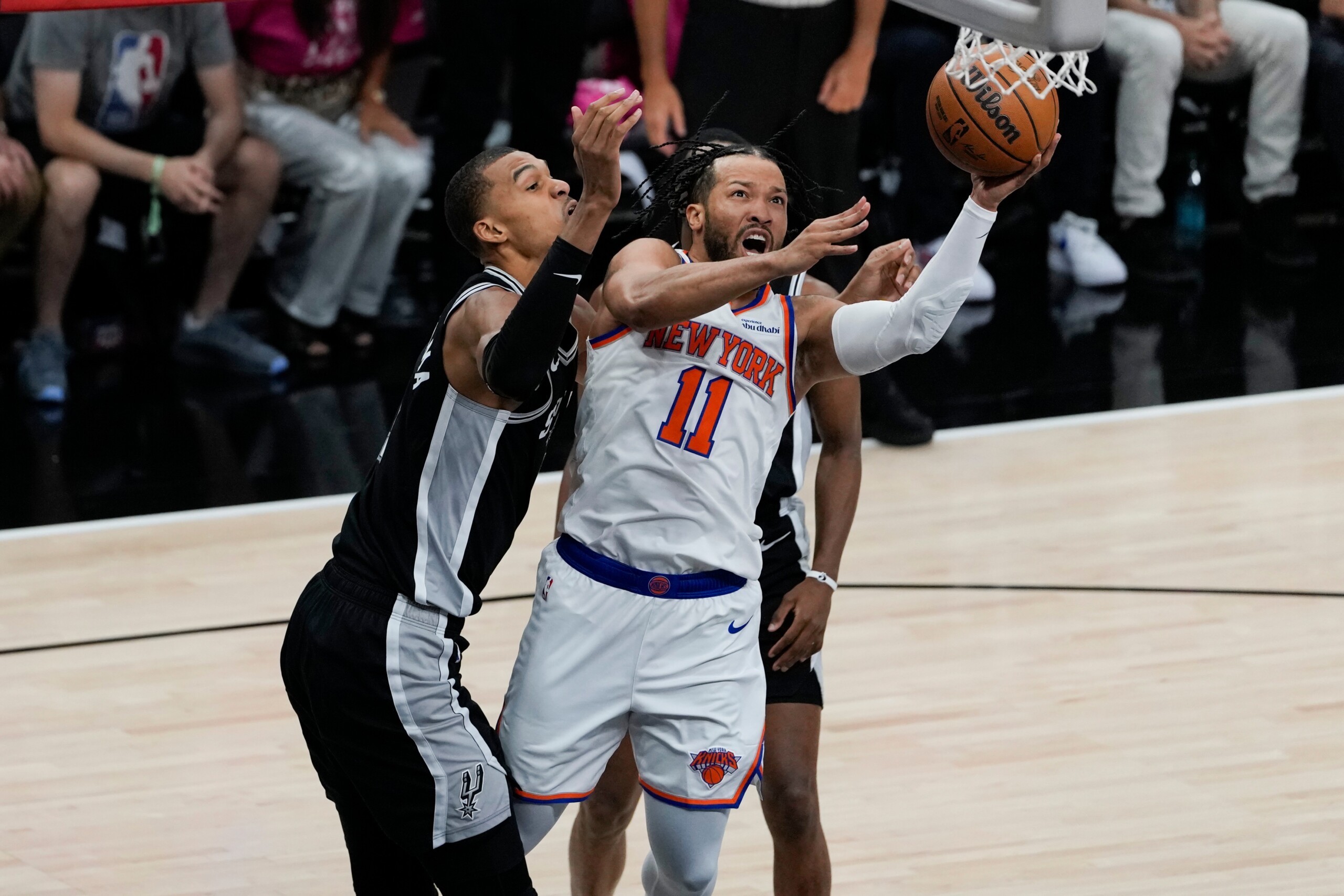 nba finales new york remporte le match 1 a san antonio scaled