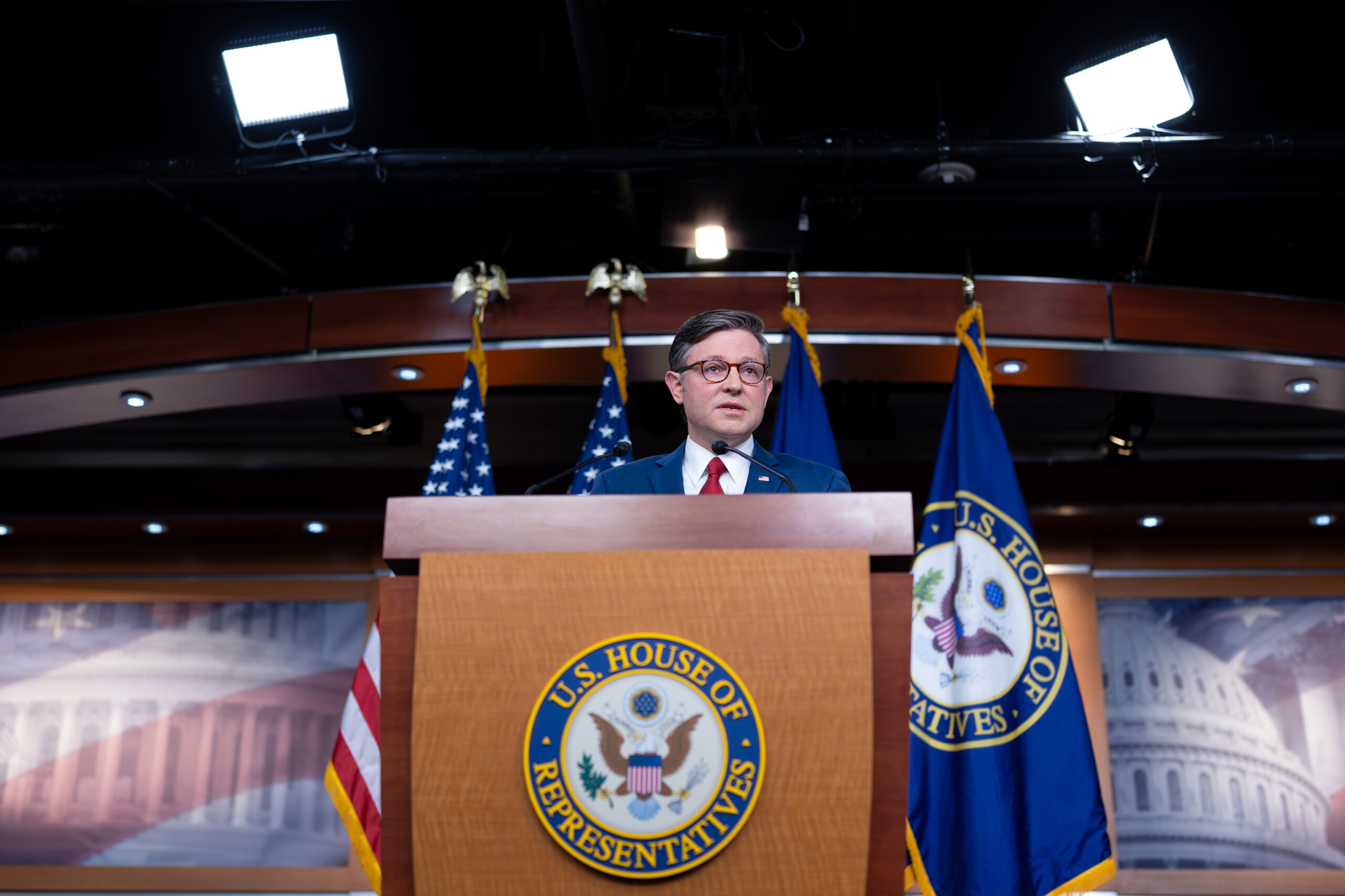 etats unis le senat approuve un budget de 70 milliards de dollars pour le durcissement de la politique dimmigration de trump scaled