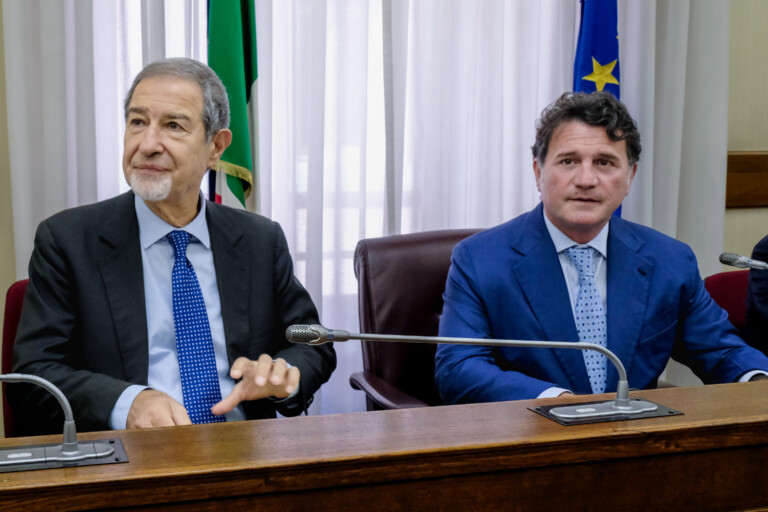 allegations de harcelement au senat silvestro rejette les accusations la russa ordonne une enquete