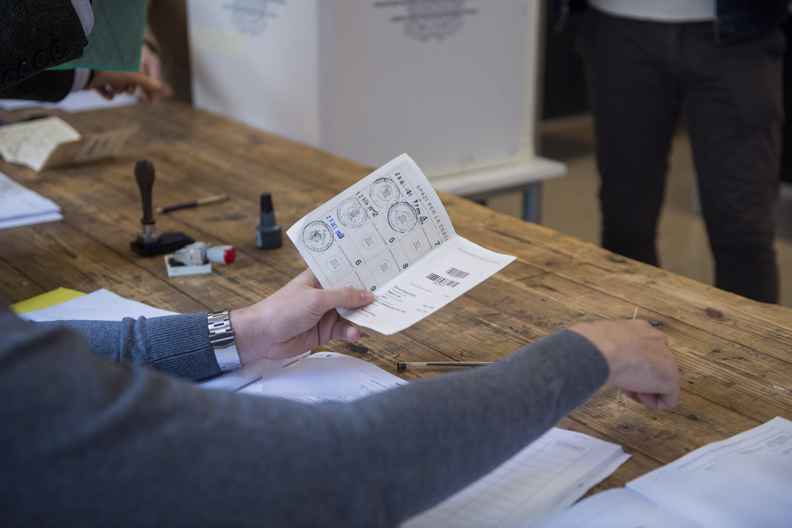 elections municipales les bureaux de vote sont ouverts dans 42 communes en second tour scaled