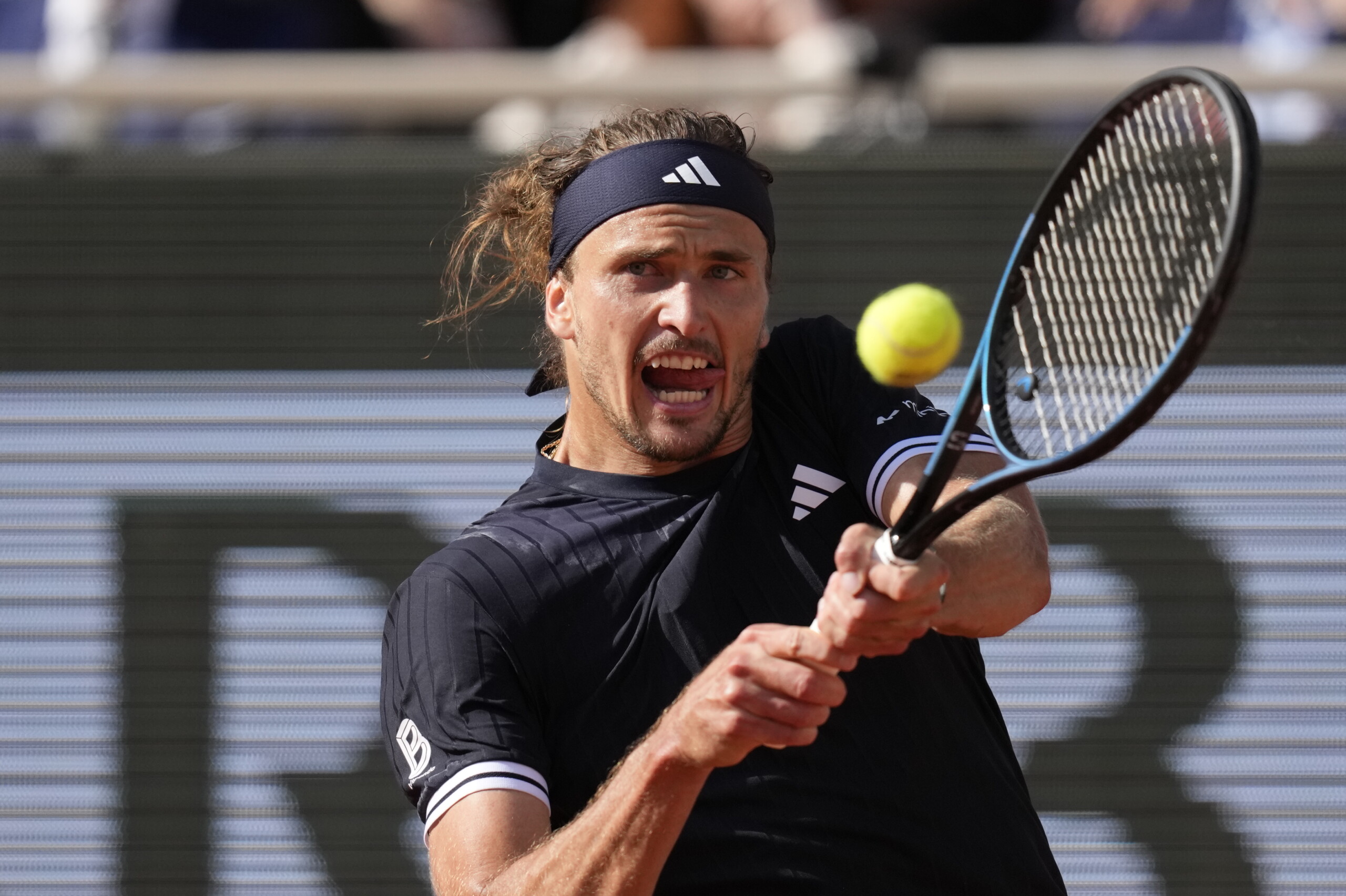 Roland-Garros : Cobolli battu en cinq sets, premier titre du Grand Chelem pour Zverev 1 roland garros cobolli battu en cinq sets premier titre du grand chelem pour zverev scaled