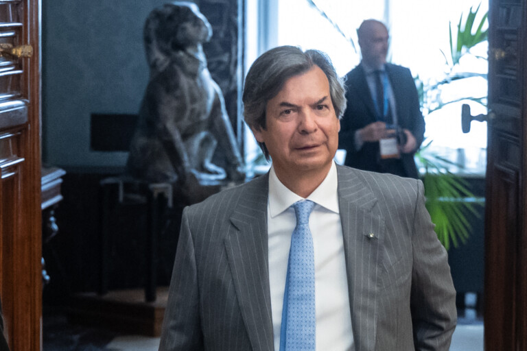 mps messina lovaglio a fait un excellent travail mais il ne peut pas etre lavenir
