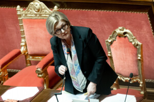 gouvernement litalie ratifie le protocole international contre le travail force