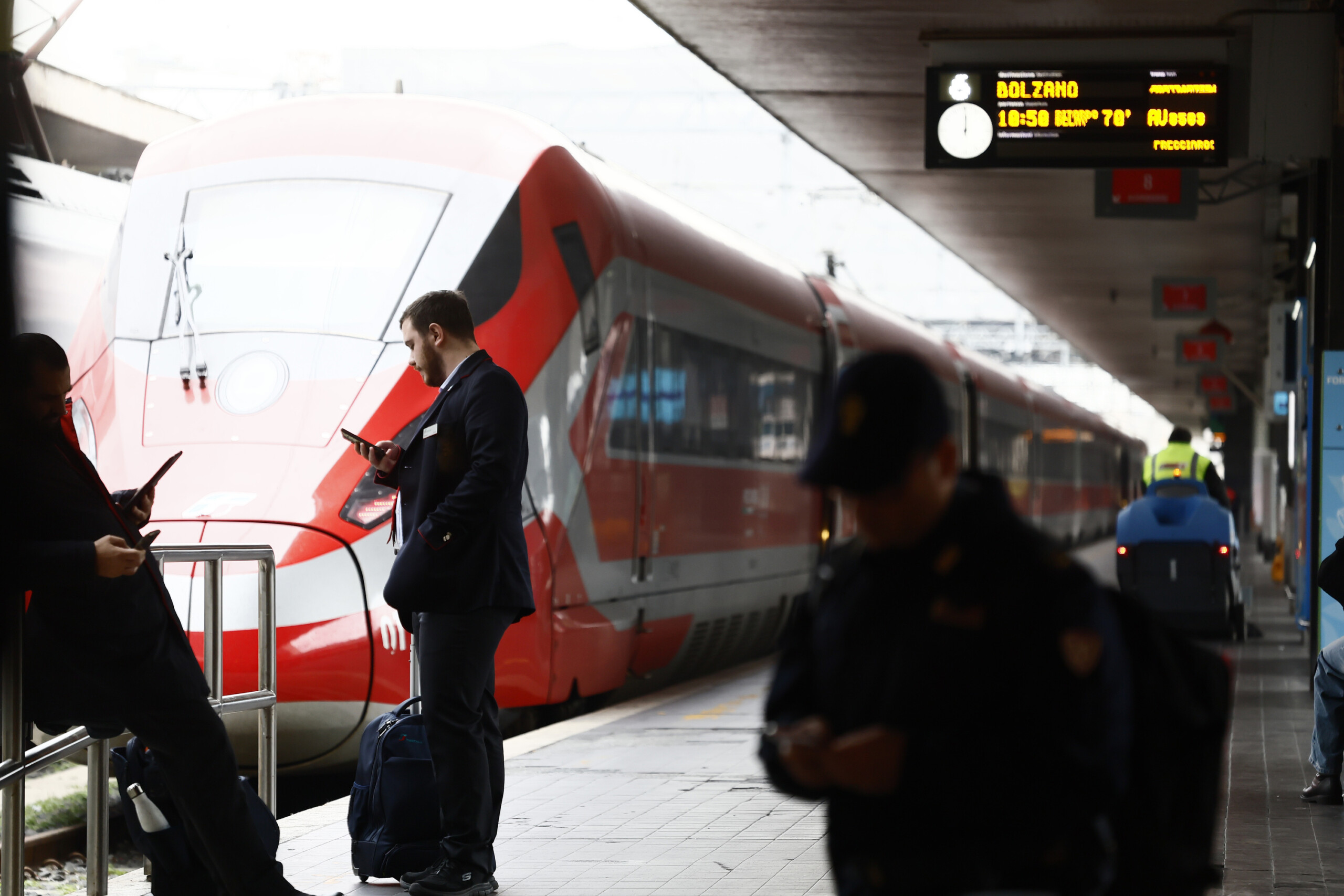 Transports, MIT : « La grève des trains a été évitée, le dialogue et le bon sens l'ont emporté » 1 transports mit la greve des trains a ete evitee le dialogue et le bon sens lont emporte scaled