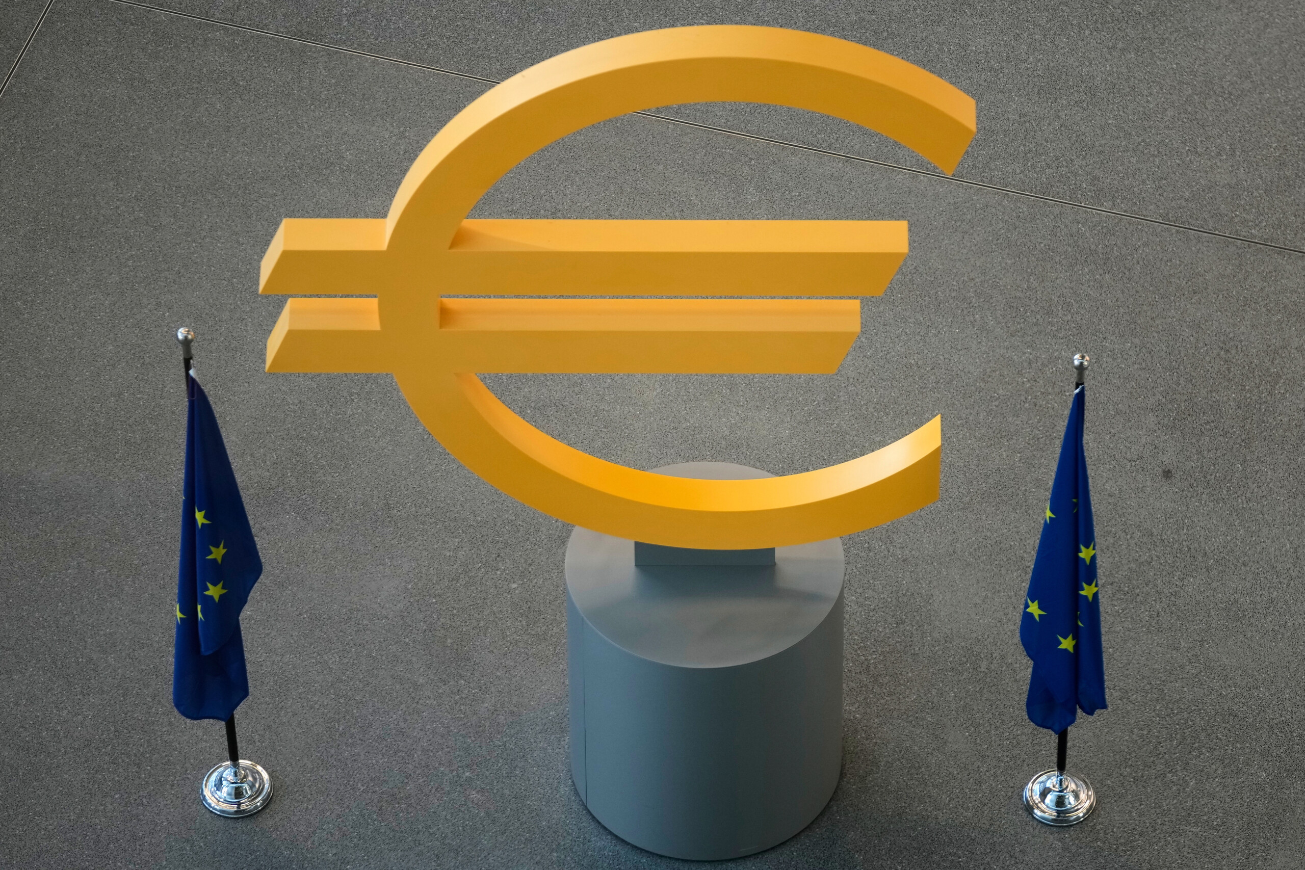 bce le conseil des gouverneurs releve les taux dinteret de 25 points de base scaled