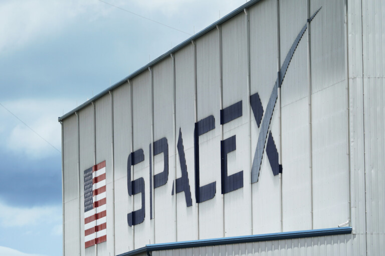 etats unis spacex sapprete a faire son entree a wall street musk vise a lever 75 milliards