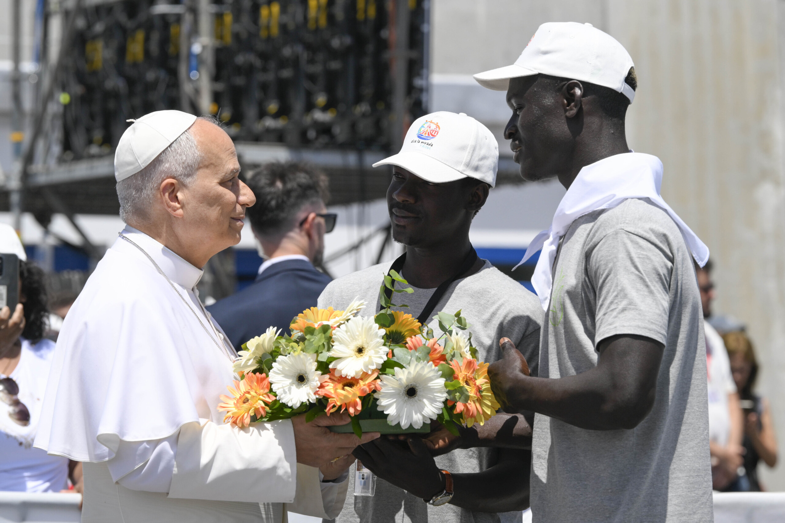 migrants le pape aux canaries la dignite humaine na pas de passeport scaled