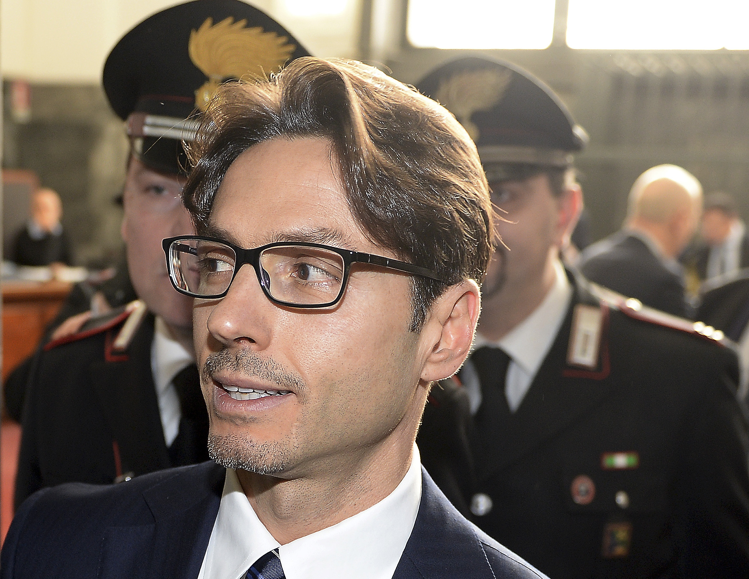 milan violent incident pour pier silvio berlusconi hier soir indemne