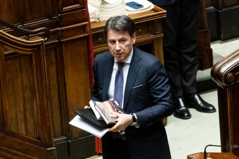 ue conte meloni sest enfuie a la maniere de schettino quelle ne fasse pas la victime