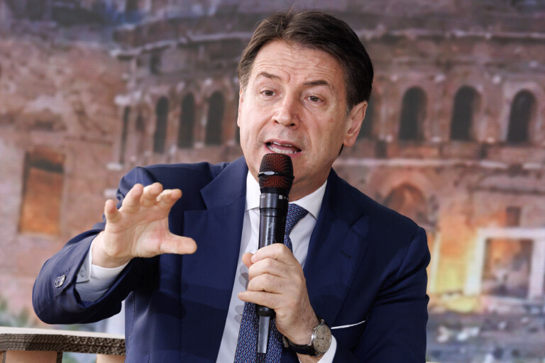 m5s conte a meloni elle passe son temps a surveiller mes reseaux sociaux et a se poser en victime quelle soccupe plutot du pays