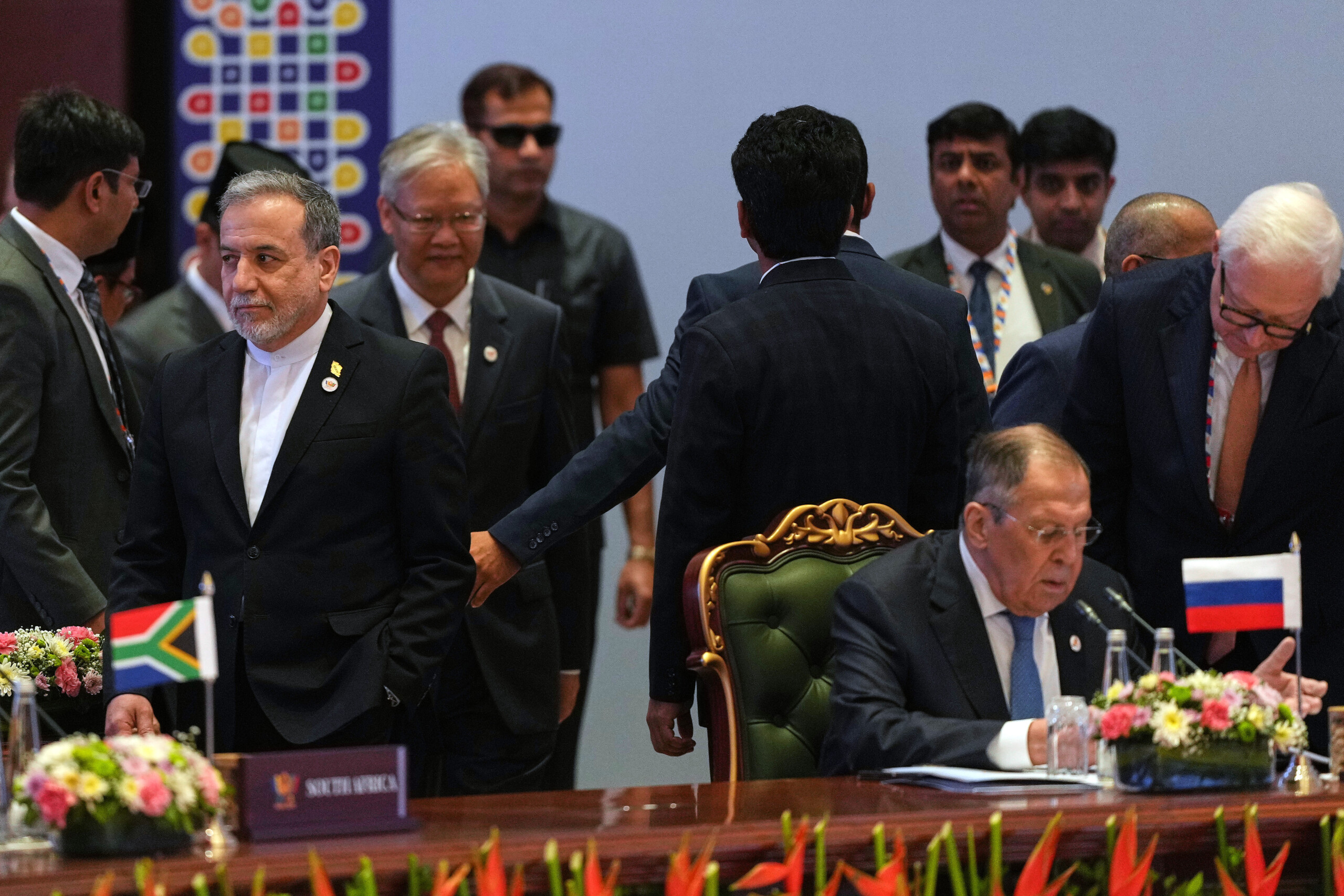 iran medias araghchi et la delegation de teheran se rendront demain au pakistan scaled