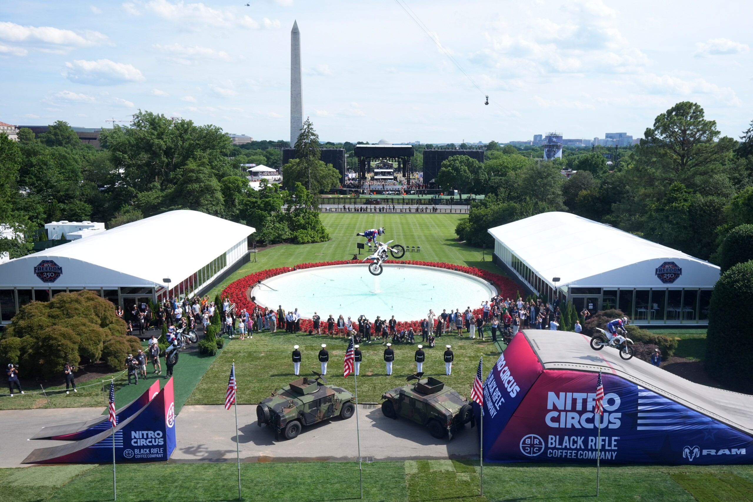 etats unis combats en cage le spectacle de trump pour celebrer ses 80 ans scaled