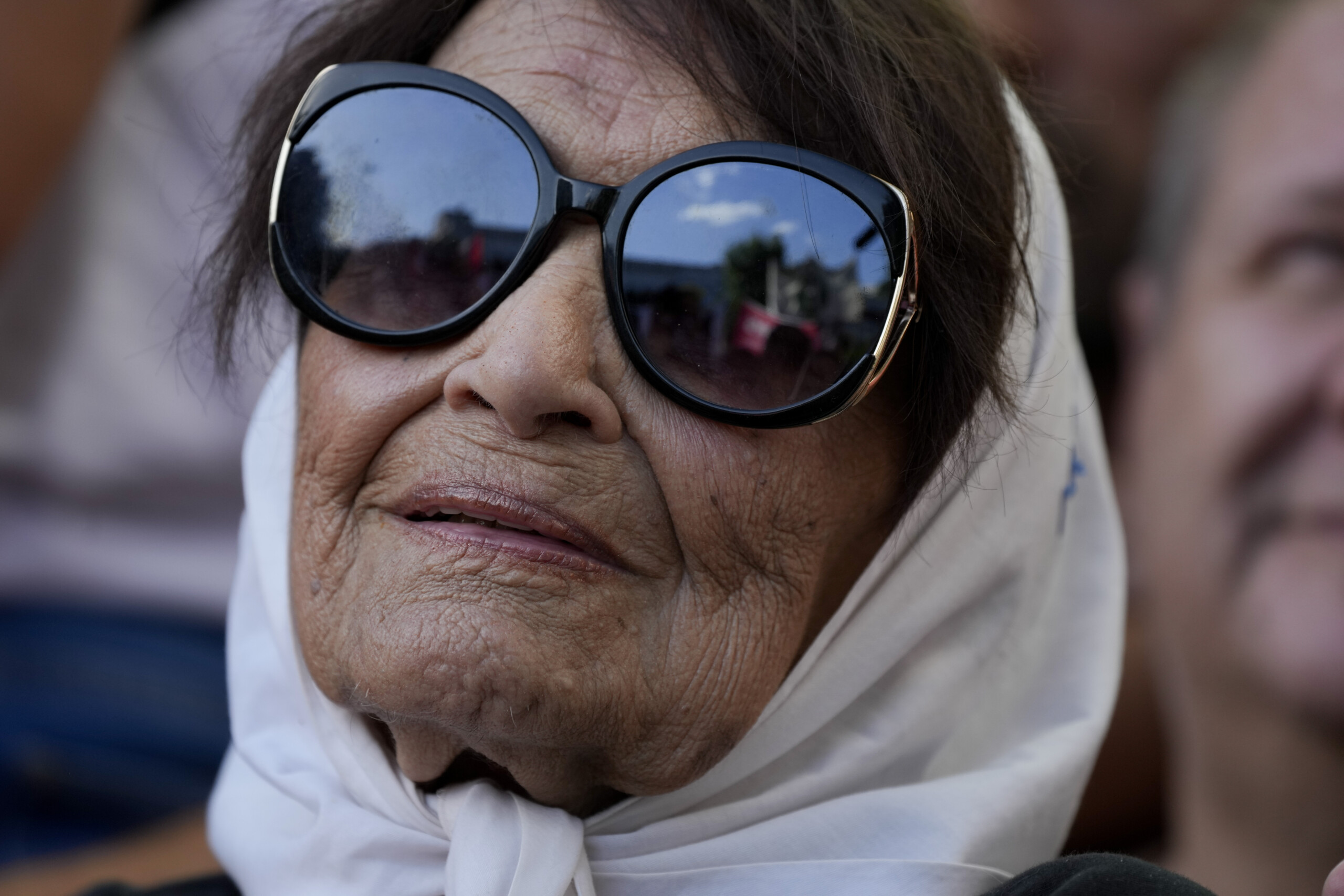 Argentine : adieu à Taty Almeida, présidente des Mères de la Plaza de Mayo 1 argentine adieu a taty almeida presidente des meres de la plaza de mayo scaled