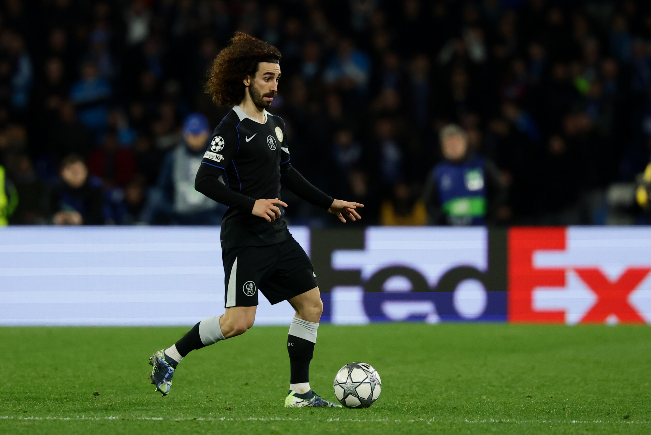 Football : coup de maître pour le Real Madrid de Mourinho, qui recrute Cucurella, en provenance de Chelsea 1 football coup de maitre pour le real madrid de mourinho qui recrute cucurella en provenance de chelsea scaled